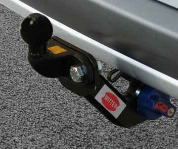 Flange neck detachable towbar